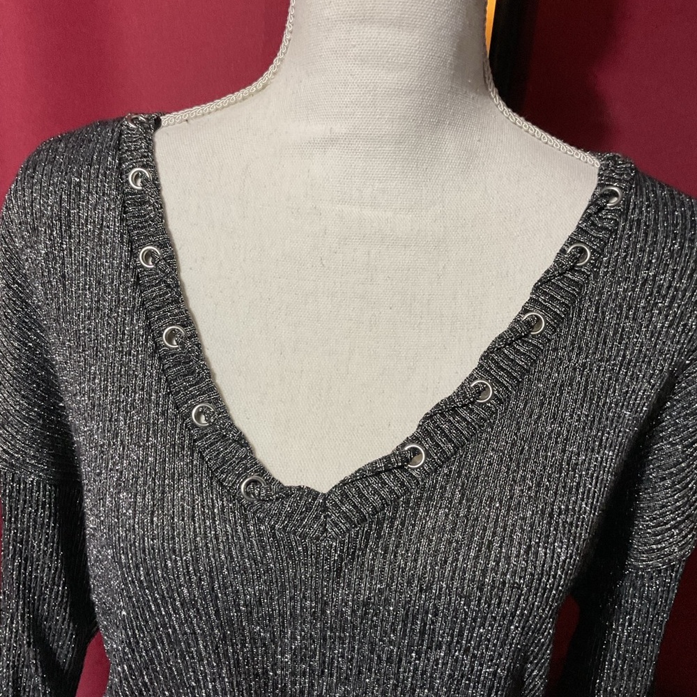 NWT Signature Studio V-neck pullover sweater black and metallic silver Large